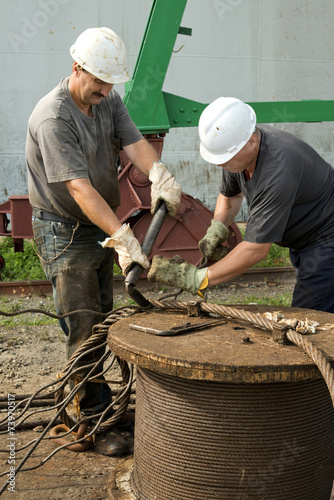 Port   dockers   at   work