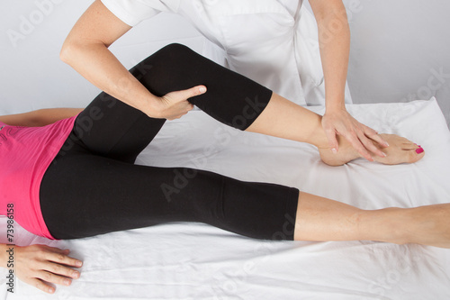 massage bien être des jambes par une kinésithérapeute 