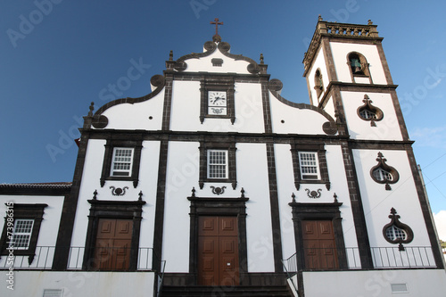 Açores - Sao Miguel - Contre plongée sur l' Église de Povoacão