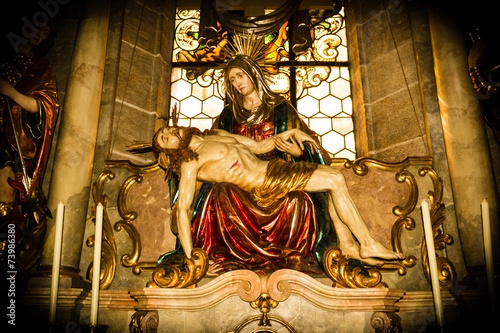 Jesus Christus mit Heiligen in Kirche