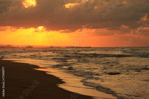 鳥取、砂丘海岸の夕日 © sakura