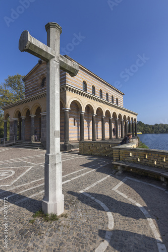 Kreuz und Kirche photo