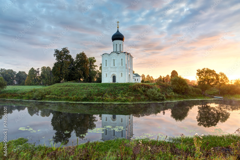 Wall Mural Church of Intercession of Holy Virgin on the Nerl River at dawn.