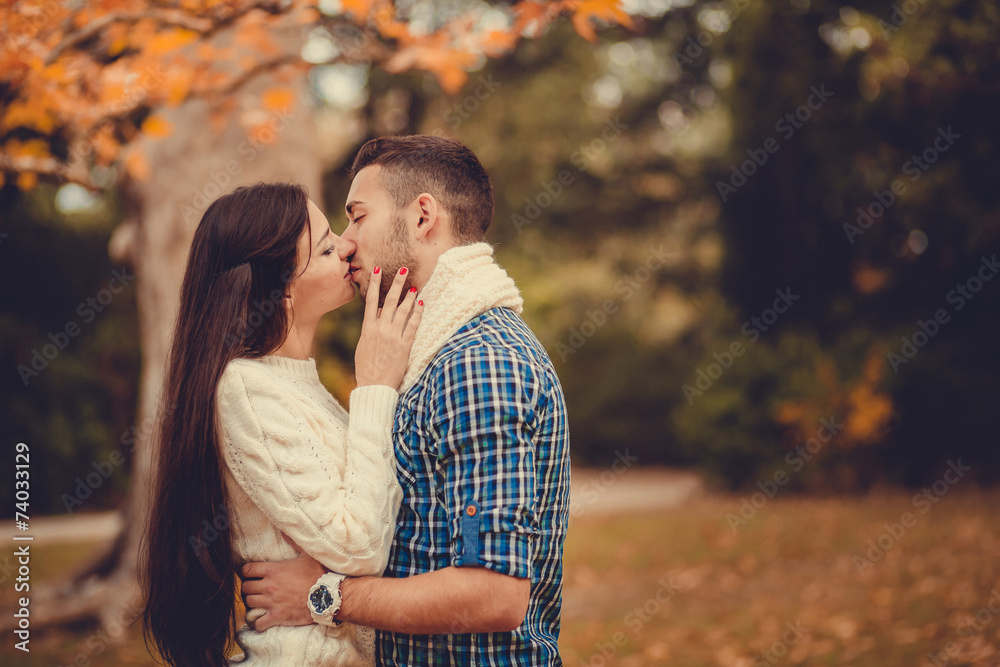 Fototapeta premium Young couple in autumn park