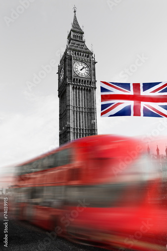 London Big Ben mit Bus und Britischer Flagge