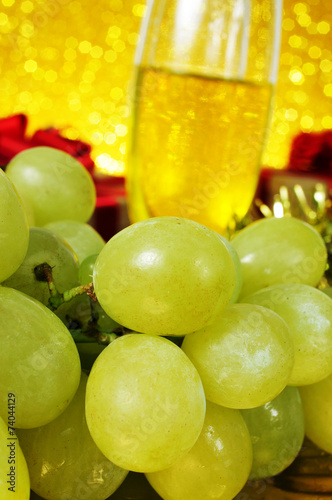 Canvas Print grapes and champagne