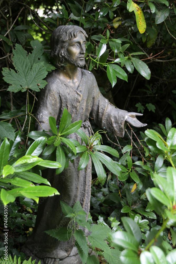 Jesusstatue auf einem Grab - obrazy, fototapety, plakaty 