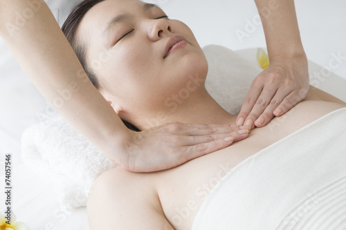 Women undergoing decollete massage