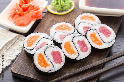 Yin yang futomaki with tuna and salmon