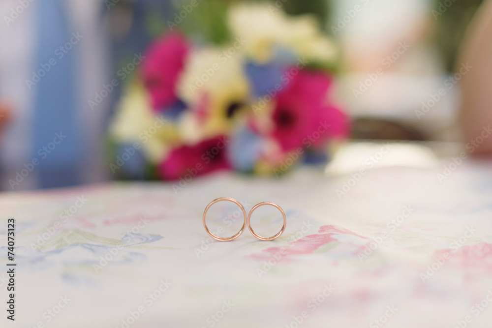 Naklejka premium Rings on Cafe Table