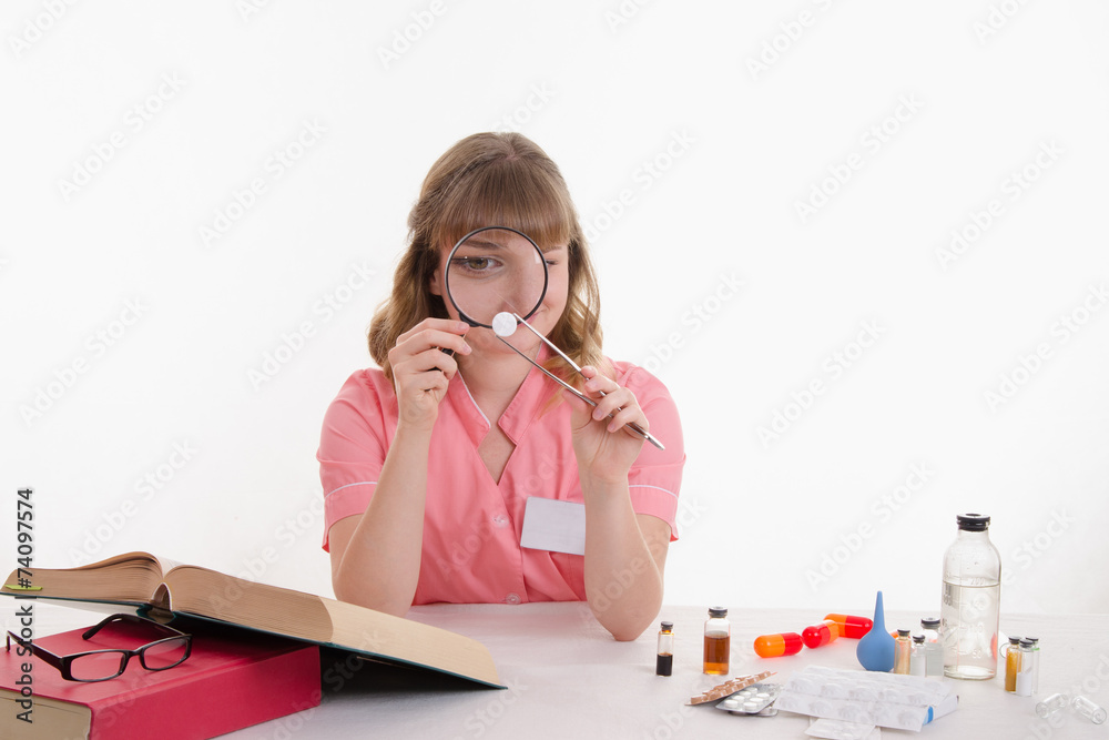 The pharmacist is considering a tablet The pharmacist is considering a tablet