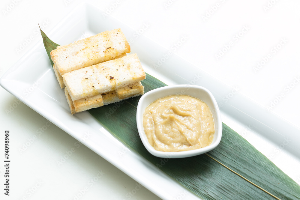 Mashed garlic sauce with bread croutons
