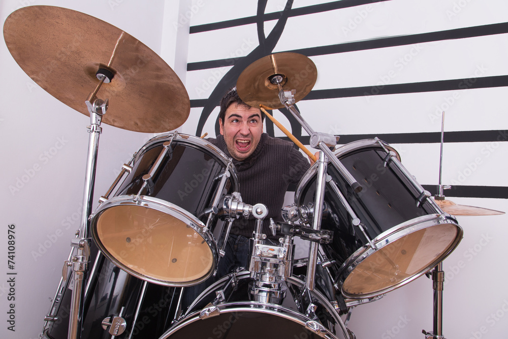 Fototapeta premium man playing drums