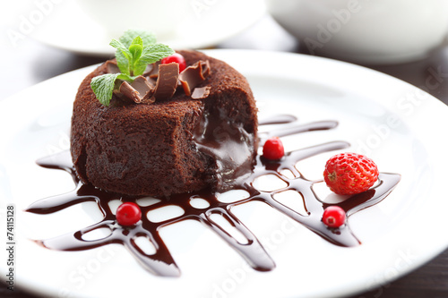 Photos Hot chocolate pudding with fondant centre, close-up