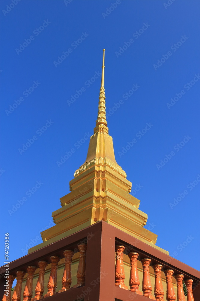 stupa at Wat Chang Thong