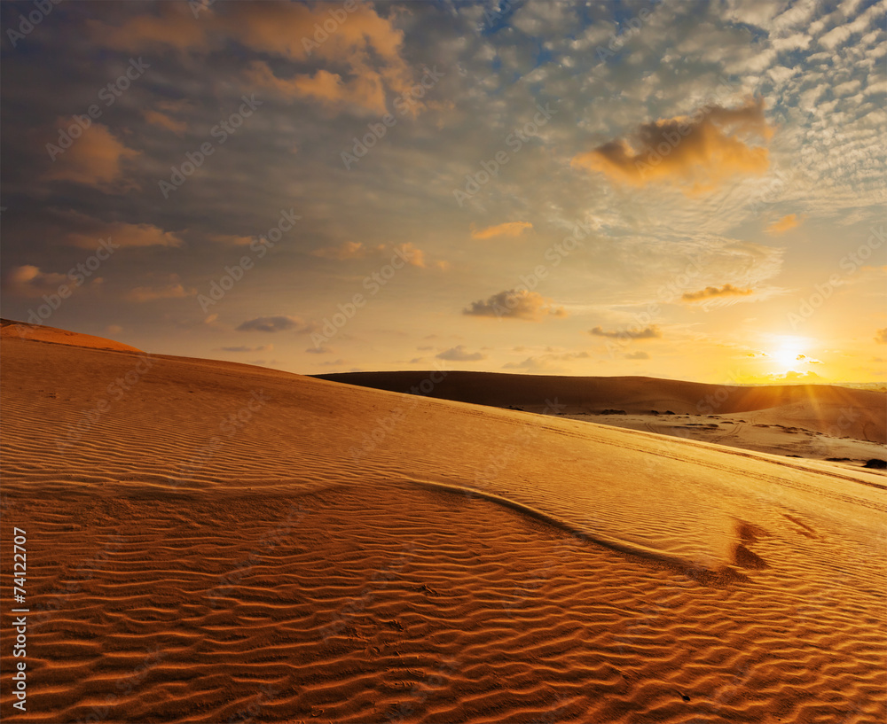 White sand dunes on sunrise, Mui Ne, Vietnam - obrazy, fototapety, plakaty 