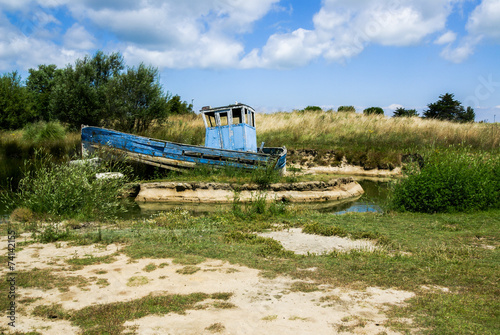 Vieux bateau abandonné