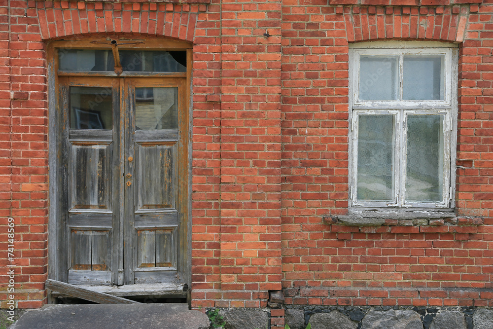 Eingang vom verlassenen Haus