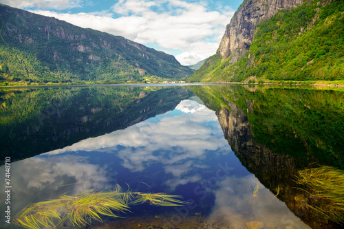 Granvinsvatnet lake photo