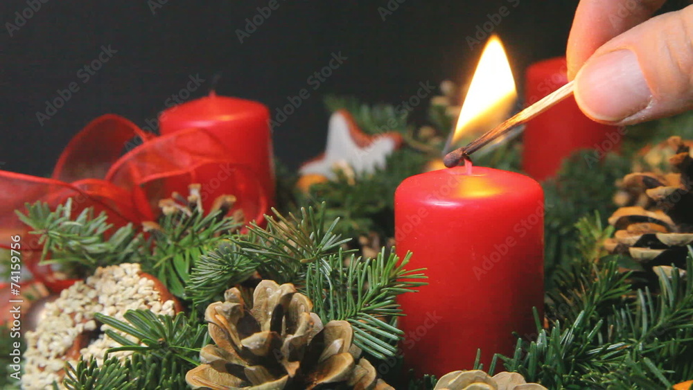 décoration de noël avec bougie rouge kazy
