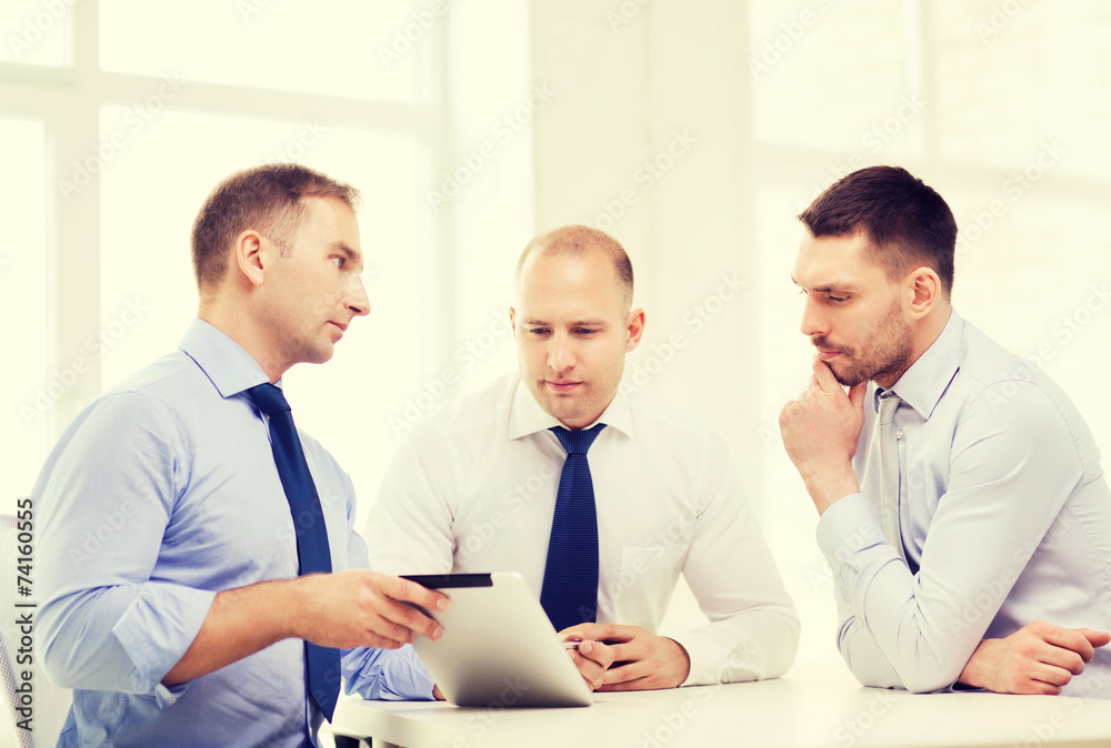Fototapeta premium business team working with tablet pc in office
