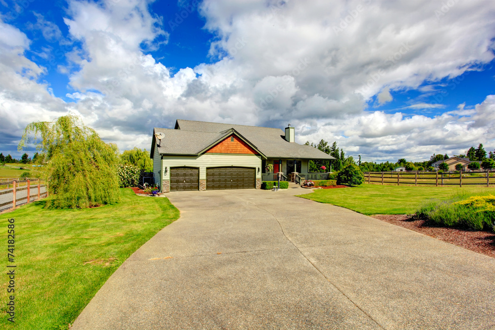 Obraz premium Countryside house exterior with garage and driveway