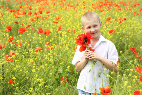 Fotografie, Obraz boy with a bouquet of flowers