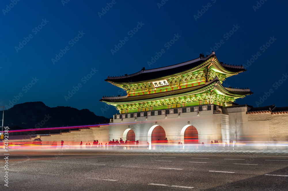 Fototapeta premium Gwanghwamun Gate at Night