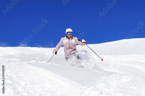 Skifahren im Pulverschnee photo