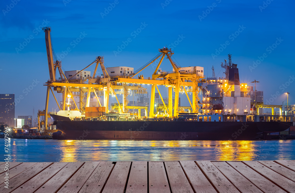 Gantry crane loading and unloading cargo container from cargo ship at ...