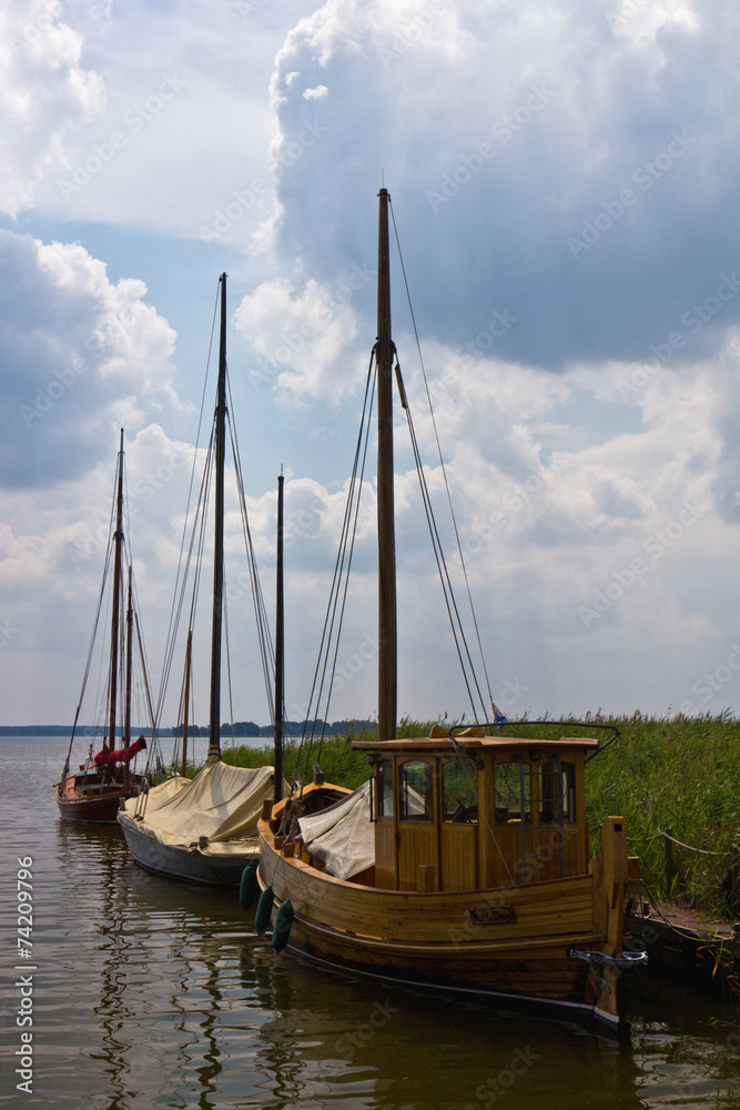 Boote im Hafen von Wieck am Darß 3