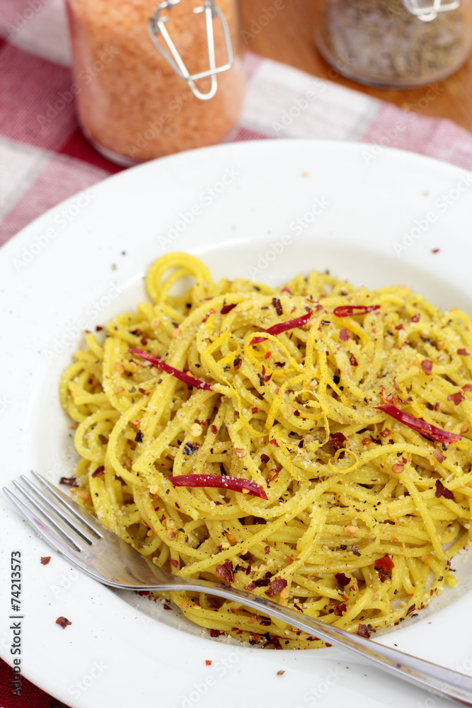 Spaghetti with pesto.