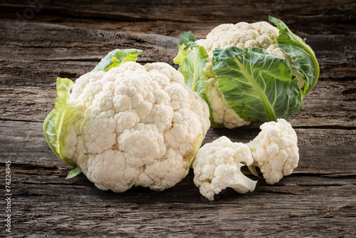 Canvas Print Organic cauliflower on wooden background