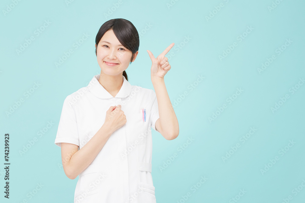 チェックサインするナース チェックサインするナース