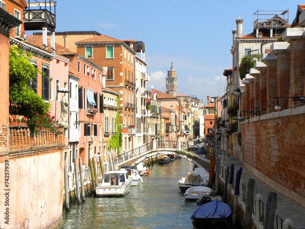Kanal in Venedig (Canal in Venice Italy)