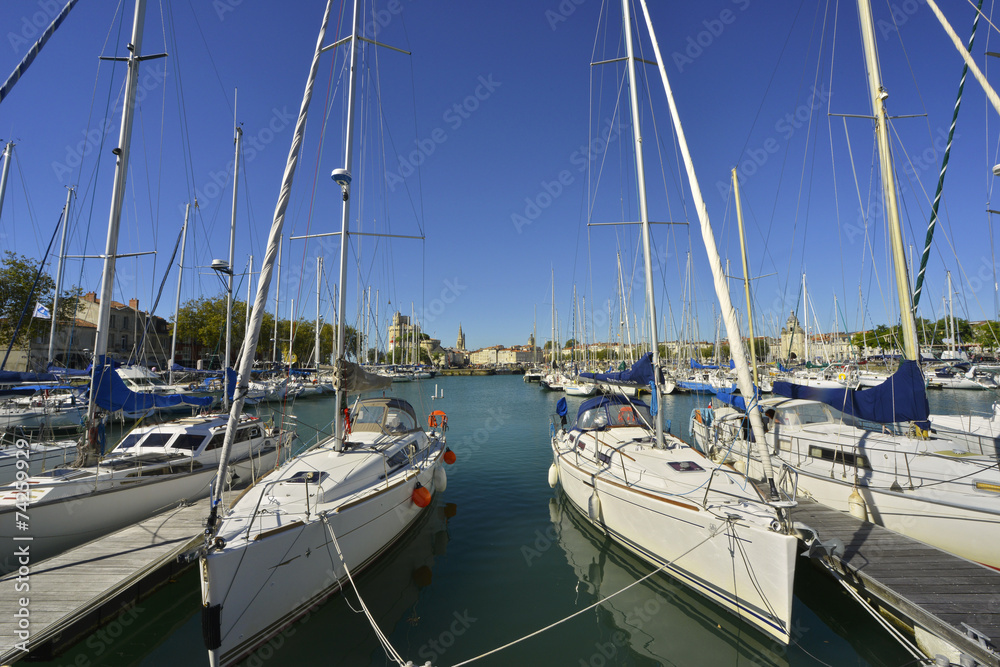 Les bateaux dans le port de la Rochelle (17000), département de la Charente-Maritime en région Nouvelle-Aquitaine, France