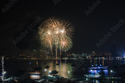 Fireworks at Pattaya beach, Thailand © kamui29
