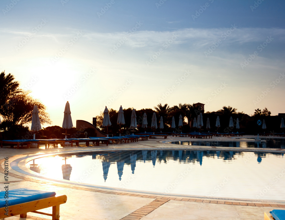 Fototapeta premium Early Morning Pool