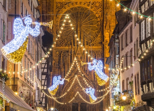 Cathédrale au marché de Noël à Strasbourg, Alsace
