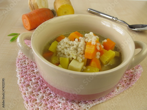 Gemüsesuppe mit Graupen photo