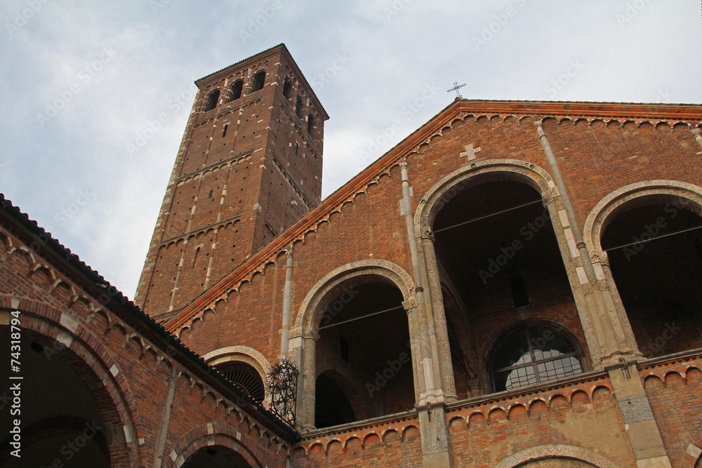 basilica Sant'Ambrogio, Milano; facciata e campanile canonici