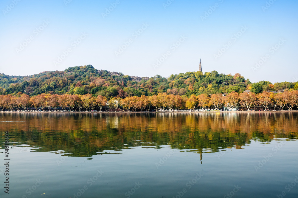 Fototapeta premium Hangzhou west lake autumn scenery