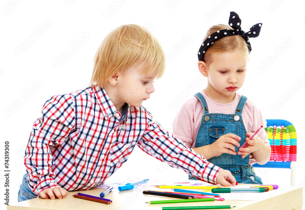 boy and girl draws felt-tip pens boy and girl draws felt-tip pens