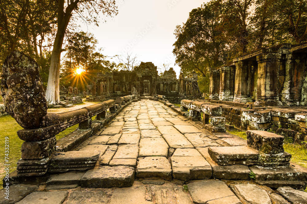 Obraz premium Sunset over Bateay Kdei temple
