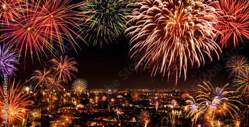 Canvas Print Stimmungsvolles Feuerwerk über der Stadt