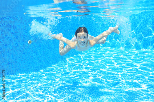 Underwater child swims in pool  girl swimming  kids sport