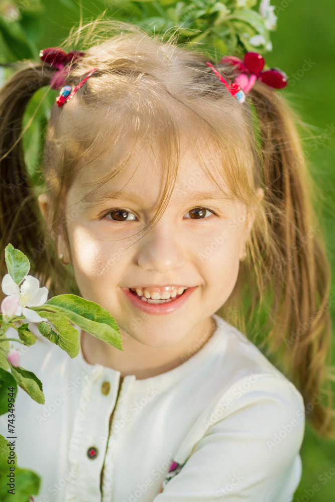 Naklejka premium Portrait of a cute little girl