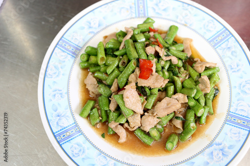 Puff vegetables beans with pork .
