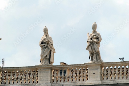 Sculptures on the facade of Vatican city works © bokstaz