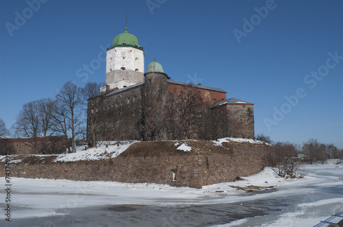 Выборгский замок солнечным мартовским днем